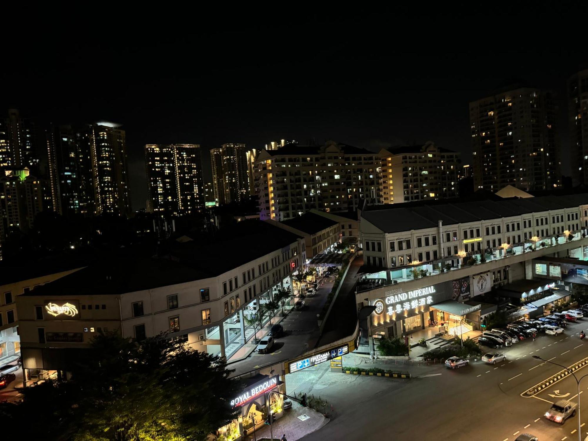 Pangsapuri Dorsett Sri Hartamas By Chengal With Bathtub, Rooftop Pool, Kl Centre, Round The Clock Security, Netflix, Youtube, Free Parking Kuala Lumpur